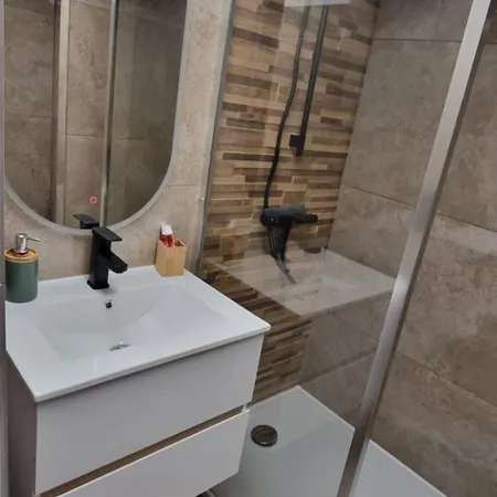 Appartement Tres Bel Refait Entierement A Neuf ! Agde