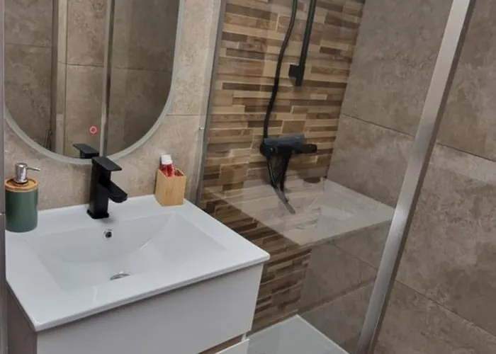 Appartement Tres Bel Refait Entierement A Neuf ! Agde